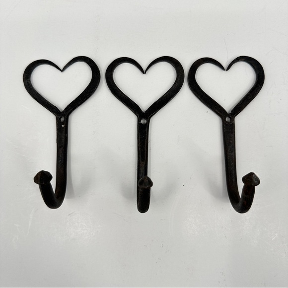 Black Forged Wrought Iron Metal Heart Shaped Wall Hooks Hangers Set 3 Coat Towel - Picture 1 of 8